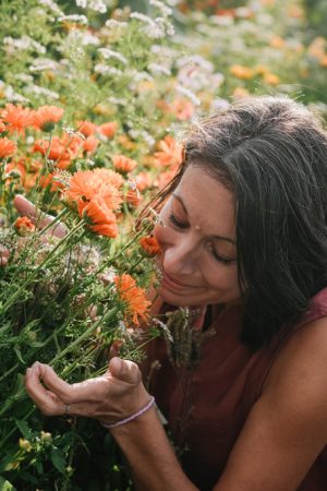 Carolyn Waldmüller im Garten